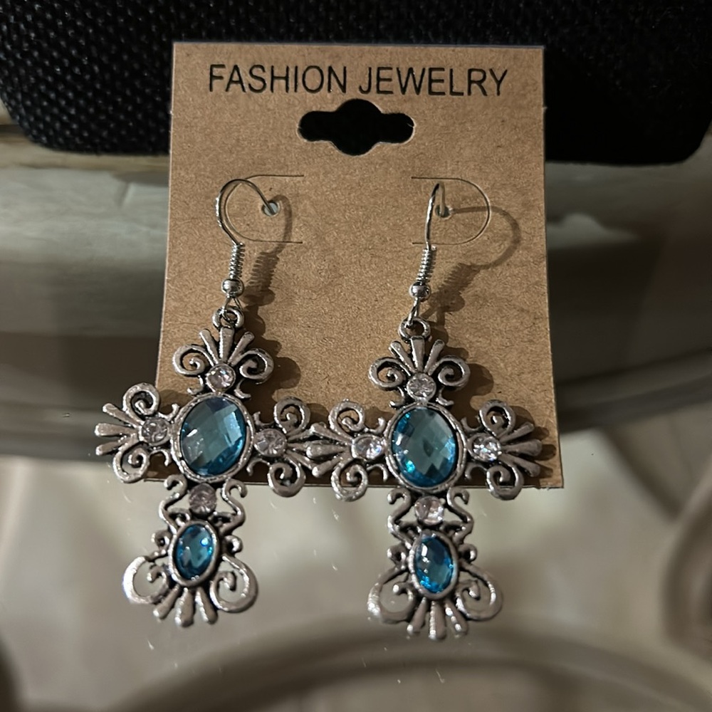 💍🎉HP🎊Antique Metal Cross Earrings - Picture 3 of 3